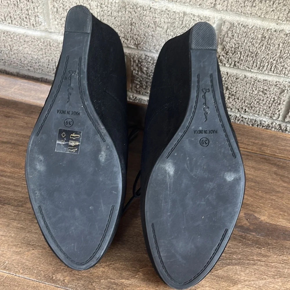 NWOT BODEN Suede Wedged Heel Black Booties Size 39 - Picture 10 of 10